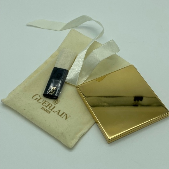 RARE Vintage GUERLAIN Paris Gold-tone Square Hinged Compact Mirror + Blush Brush - Picture 6 of 12